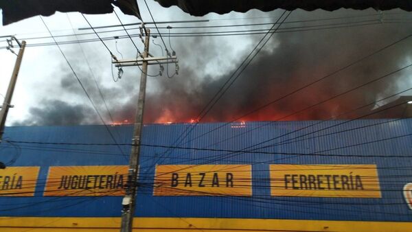 Bomberos reportan incendio de gran magnitud en Luque