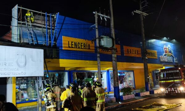Local comercial se incendió en Luque