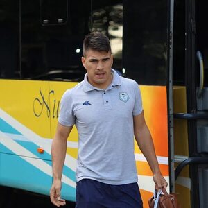 Aquilino Giménez, en sala de espera en Guaireña - Fútbol - ABC Color
