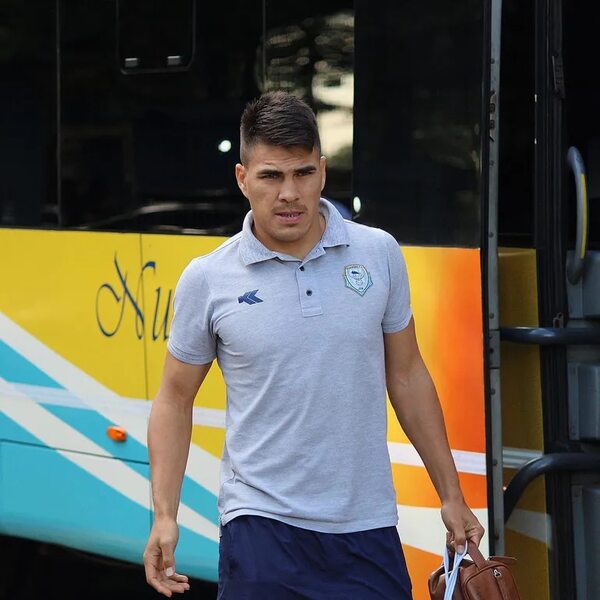Aquilino Giménez, en sala de espera en Guaireña - Fútbol - ABC Color