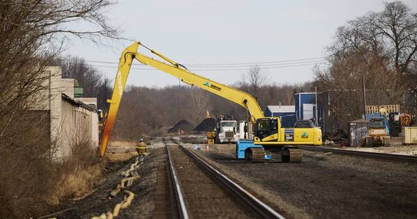 La Nación / Descartan contaminación en Ohio por descarrilamiento de tren con gases tóxicos