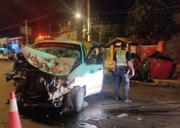 Dos militares mueren tras chocar contra una ambulancia