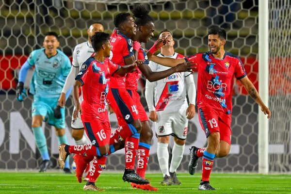 El Nacional de Ever Almeida, a la Fase 2 con un global ¡9-2! - Fútbol Internacional - ABC Color