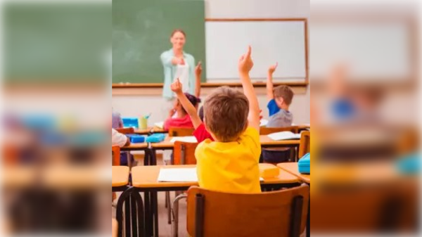 Rechazaron a peque en la escuela por ser ¡"cabezudo"!