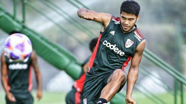 Hinchas de River de ashá salieron al paso y pidieron a full por un pelotero paraguayo