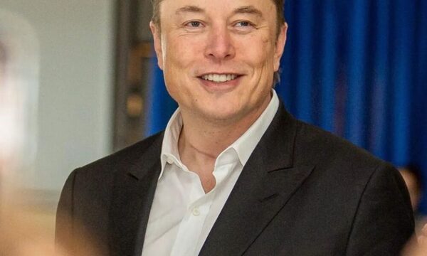 Elon Musk oferto 4.500.000.000 de Euros para comprar el Manchester United