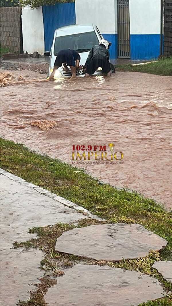 Caminos y viviendas quedan inundados a causa de intensas lluvias - Radio Imperio