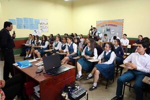 Recomiendan usar buzos y camisas mangas largas para asistir a clases