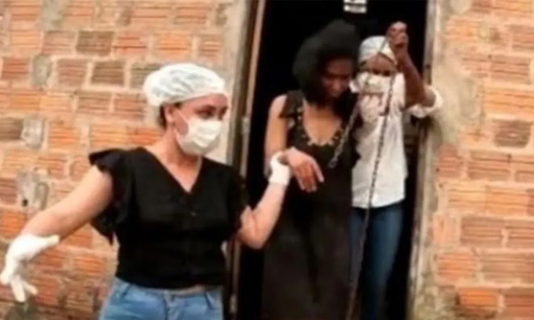 Una mujer fue rescatada luego de haber sido encadenada y encerrada por su madre durante más de 20 años - OviedoPress