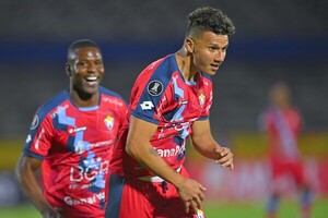 Diario HOY | El Nacional de Ever Almeida, contundente hacia la fase 2 de la Libertadores