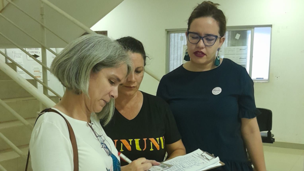 Universitarios colectan firmas para lograr transporte digno - El Independiente