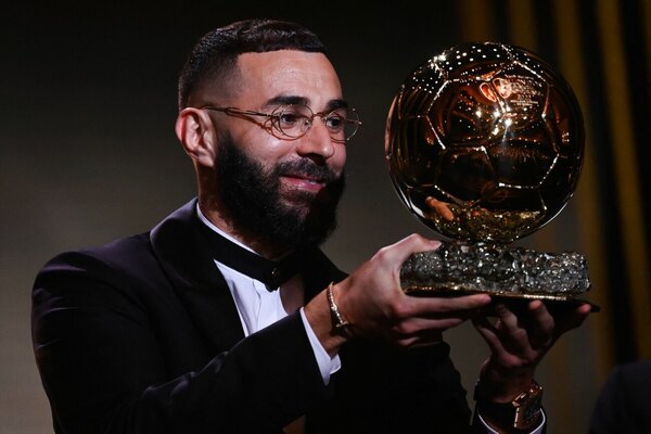 Versus / ¡Karim Benzema hizo regalos a tres mujeres por el día de los enamorados!