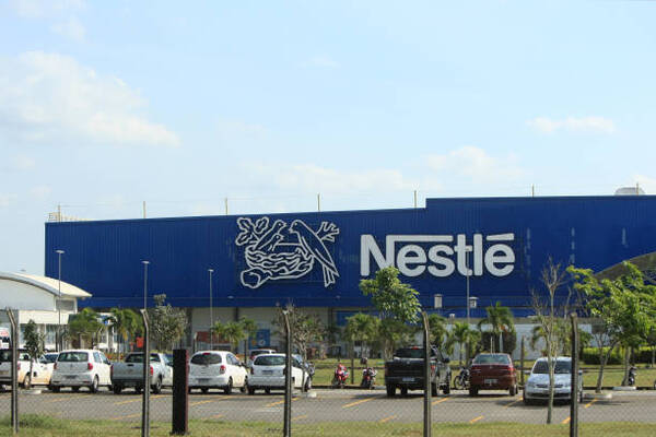 El beneficio de Nestlé cae un 45,2% en 2022 hasta 9.400 millones de euros - Revista PLUS