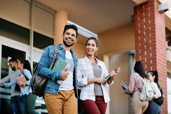 AFD financia carreras de grado y formación superior desde este año - MarketData