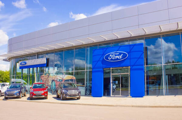 Ford tiene que recortar entre 7.000 y 8.000 millones de dólares en costos - Revista PLUS