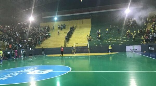 Actos de violencia empañan partido de fútbol de salón
