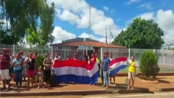 Pobladores de Isla Pucú se manifiestan por acefalía de la Comuna