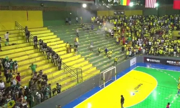 Clásico entre Presidente Franco y Paranaense culmina en batalla campal - OviedoPress