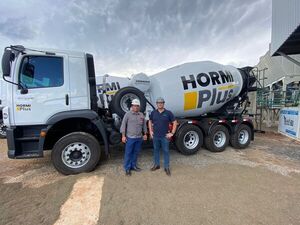 Hormiplus amplía flota de camiones para nueva planta - Amigo Camionero
