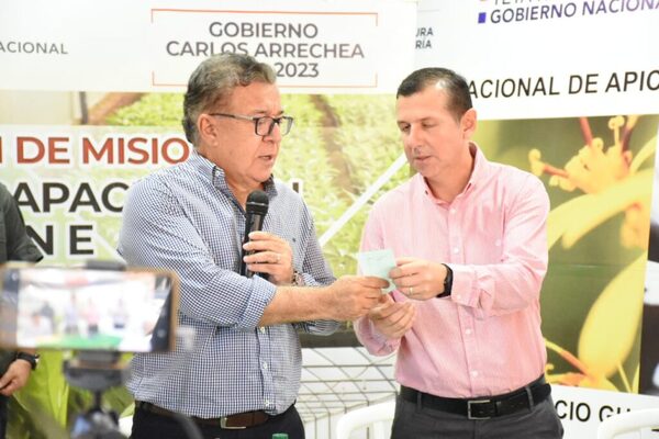 Yacyretá entregó aportes a Misiones para mejorar la salud, reparar maquinaria agrícola y apoyar a bomberos voluntarios
