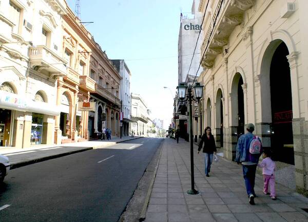 Diario HOY | Éxodo de negocios tras “muerte” del centro: pasará a ser “un barrio más”, estiman