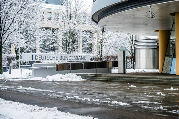 El Bundesbank ve espacio para subir más las tasas de interés - Revista PLUS