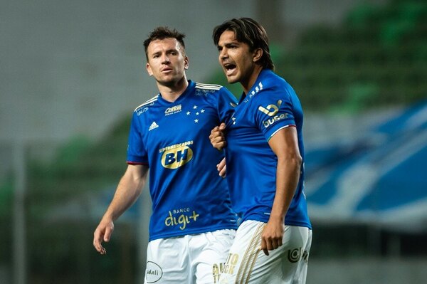 Versus / Cerro refuerza su defensa con un experimentado central del Cruzeiro de Brasil