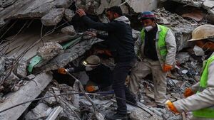 Rescatan a una mujer tras 258 horas entre los escombros en Turquía
