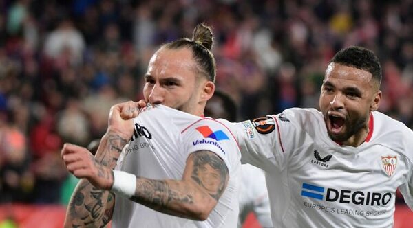 Sevilla golea al PSV y se acerca a octavos de la Europa League