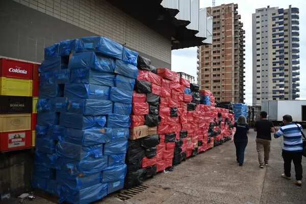 Fiscalía debe profundizar investigación de contrabando de cigarrillos, dice Fuster - Nacionales - ABC Color