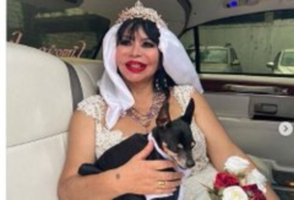 “El amor de mi vida”: mujer se vuelve viral tras casarse con su perro en San Valentín
