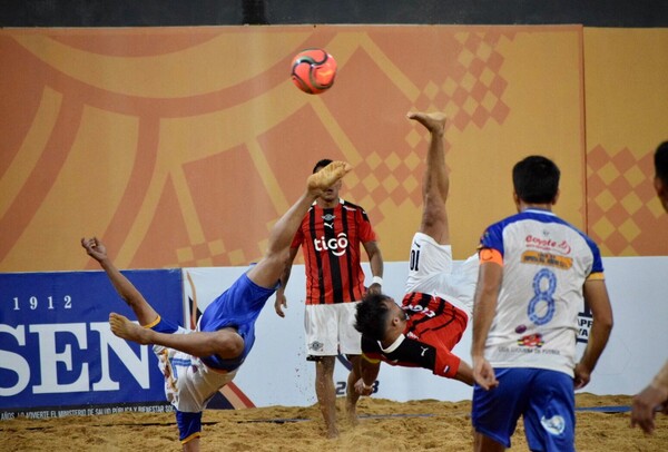 San Ber y Libertad ganan otra vez y mandan en Super Liga playera - La Tribuna