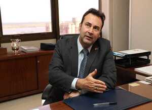 Hallan inconsistencias en patrimonio de exjefe y consejera de IPS, según CGR