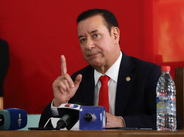 Defensa de diputado pide postergar juicio por enriquecimiento ilícito