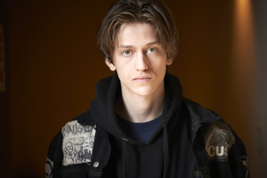 Percy Hynes White, protagonista de la serie «Merlina» fue denunciado por violación