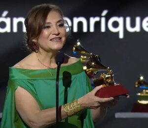 Berta Rojas gana dos Latin Grammy para Paraguay con su álbum «Legado»