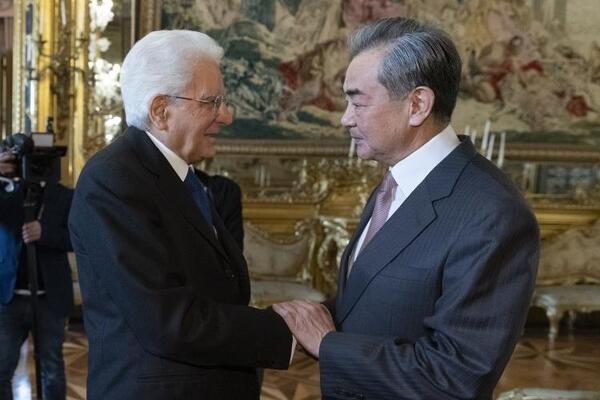 Con eje en economía y diplomacia, el canciller chino cerró su visita a Italia - .::Agencia IP::.