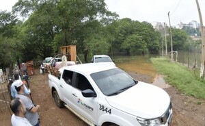 Barrio San Rafael: Familias abandonan sus casas ante crecida del río