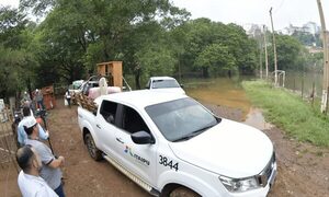 ITAIPU asiste a familias del barrio San Rafael de CDE afectadas por crecida del río Paraná