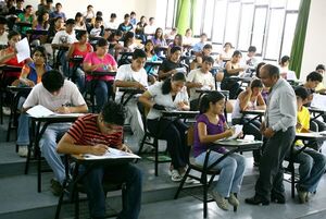 ¿Carreras sin futuro? Universidades no sinceran el campo laboral de su oferta de estudios