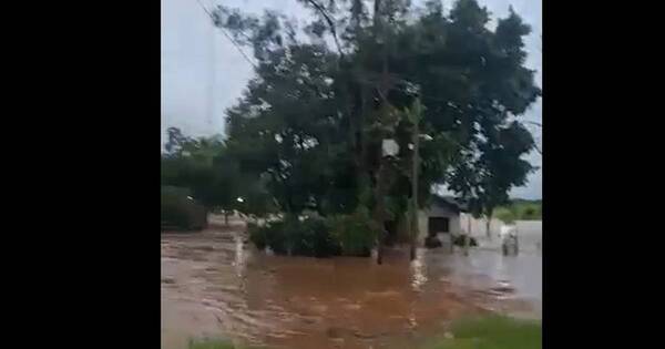 La Nación / Río Aquidabán causa inundaciones y desborde de caminos en Amambay