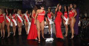 [VIDEO] ¡Jeyma! Candidata pichada tiró su corona y banda al no ganar Miss Tunning