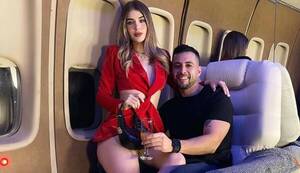 El novio de esta modelo renunció a su laburo por amor, ¿y más dinero?