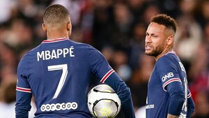 Versus / El DT del París SG dice que no hay relación entre los dichos de Mbappé y la foto de Neymar