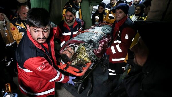 Un hombre es rescatado a doce días del terremoto en Turquía