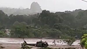 Rescatan a indígenas tras desborde del río Aquidabán en Amambay