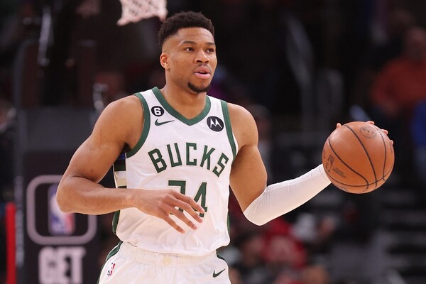 Diario HOY | NBA: Giannis se lesiona en 12.º triunfo seguido de los Bucks