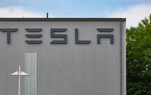 Tesla llama a revisión a 362.758 vehículos por problemas con el Full Self Driving Beta - Revista PLUS