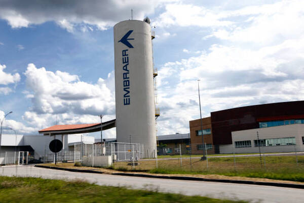 Embraer entrega 159 aeronaves en 2022, un 12,7% más que en 2021 - Revista PLUS
