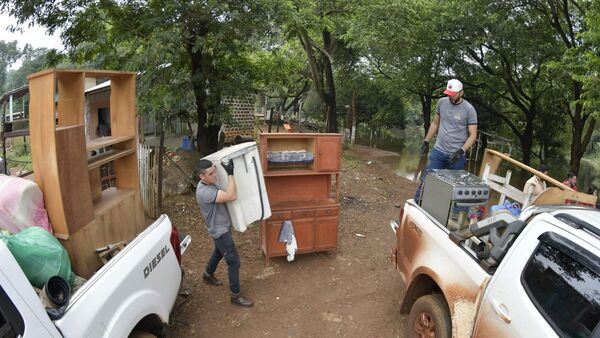 Familias fueron evacuadas tras crecida del río Paraná
